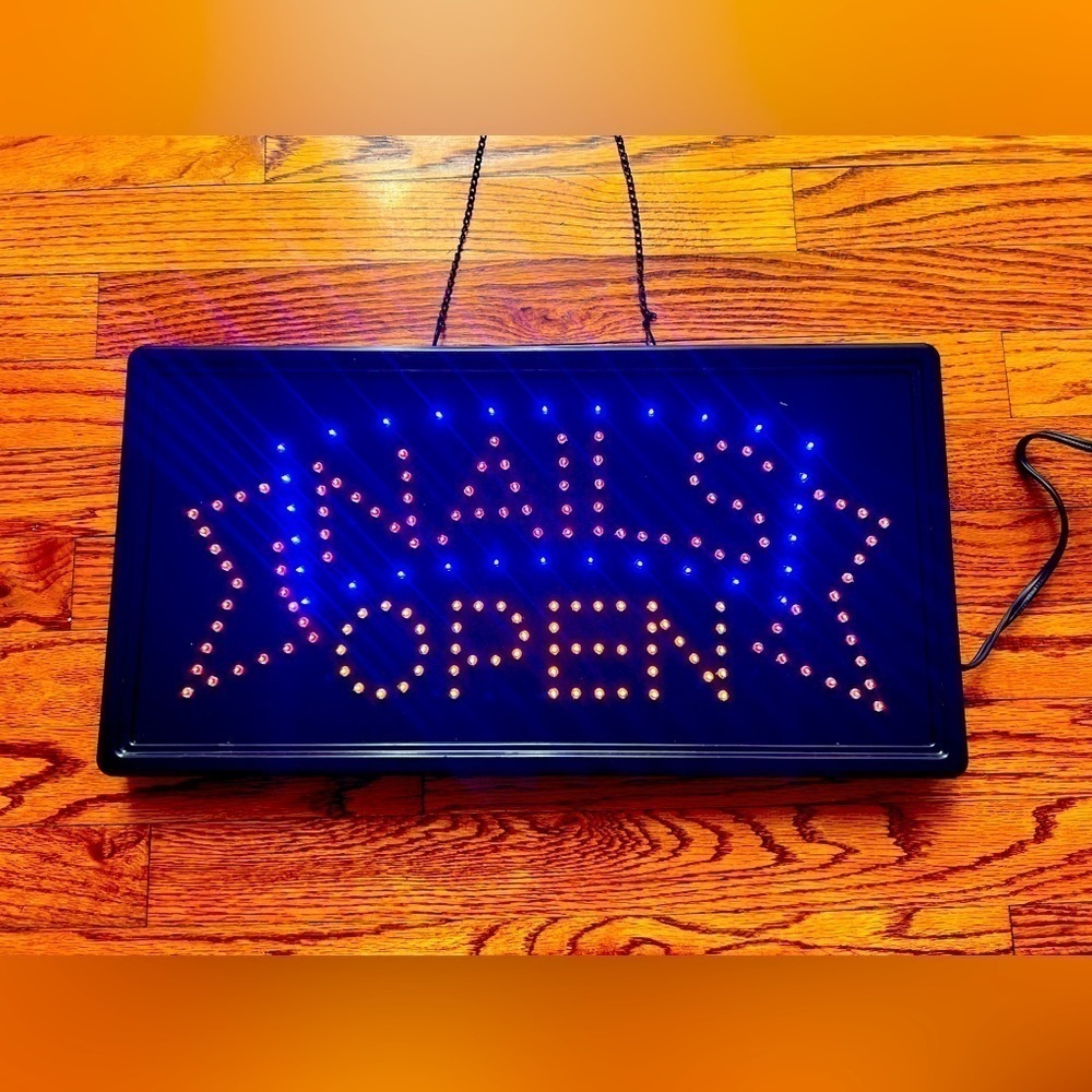 NAILS OPEN LIGHTED LED SIGN FLASHING / Open Box